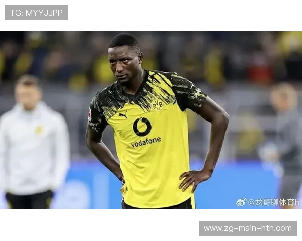 多特边路传中为前锋创造空档：空档背后的攻防艺术